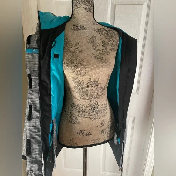 NWT Roxy Snow Jacket - Picture 3 of 4